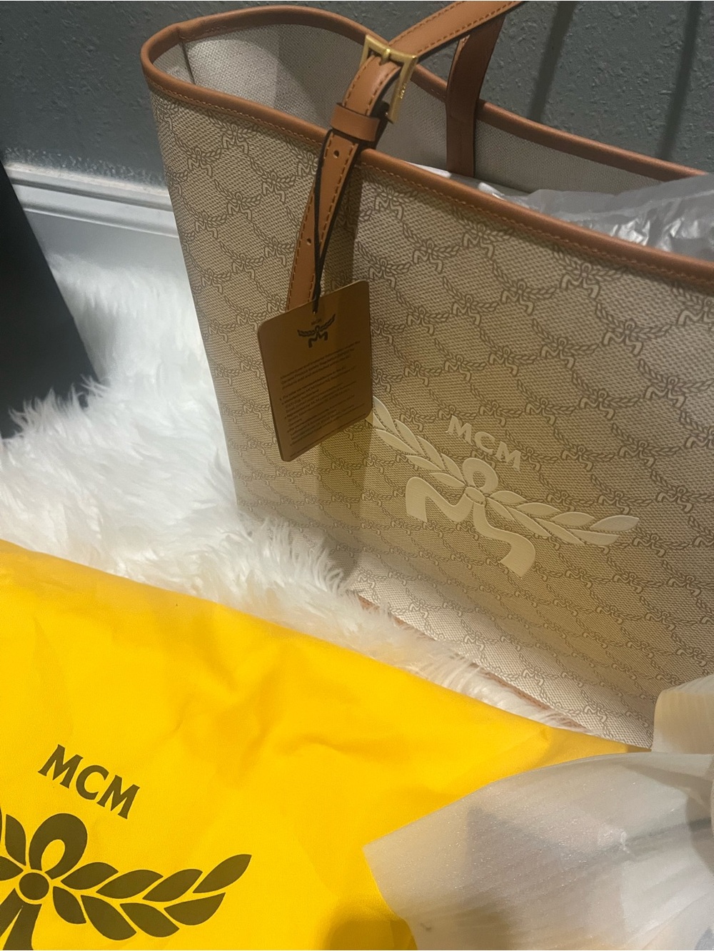 Women’s MCM tote - Picture 6 of 9